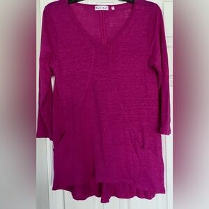 Habitat Tunic 2 pockets, V-Neck & 3/4 sleeves.  Lightweight, beautiful color.
